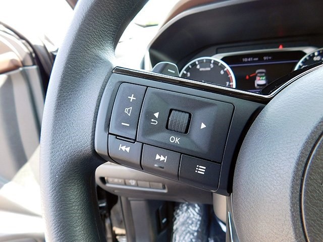 Nissan Rogue Vehicle Image 21