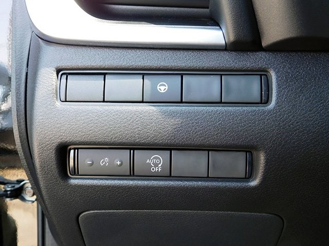 Nissan Rogue Vehicle Image 23