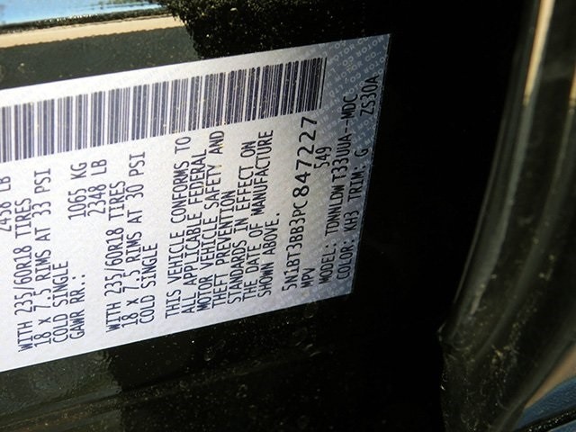 Nissan Rogue Vehicle Image 24