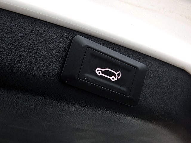 Tesla Model 3 Vehicle Image 08