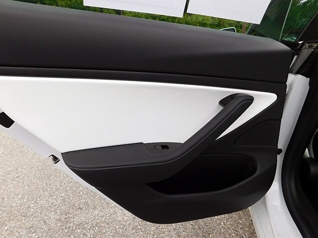 Tesla Model 3 Vehicle Image 10