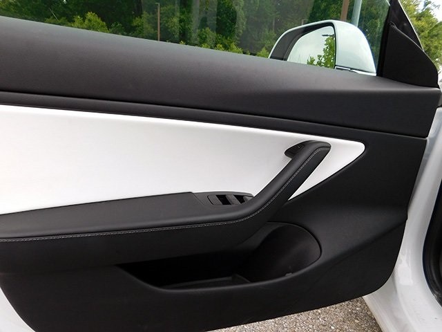 Tesla Model 3 Vehicle Image 14