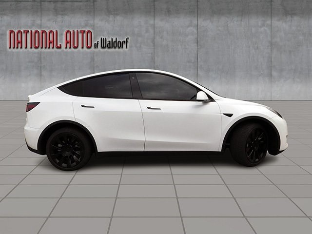Tesla Model Y Vehicle Image 03