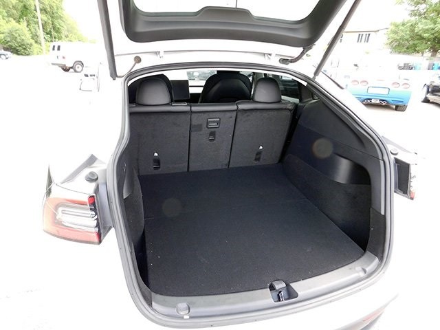 Tesla Model Y Vehicle Image 06