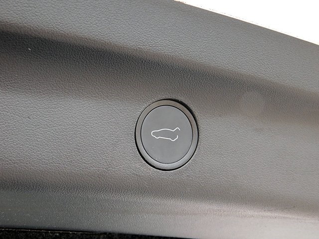 Tesla Model Y Vehicle Image 07