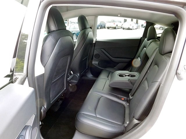 Tesla Model Y Vehicle Image 10
