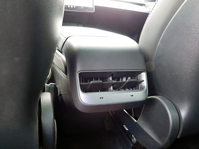 Tesla Model Y Vehicle Image 11