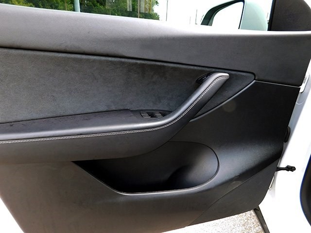 Tesla Model Y Vehicle Image 13