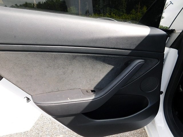 Tesla Model 3 Vehicle Image 09