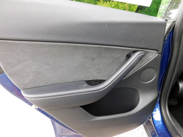 Tesla Model Y Vehicle Image 08