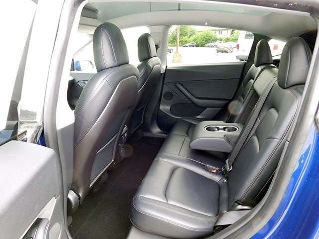 Tesla Model Y Vehicle Image 09