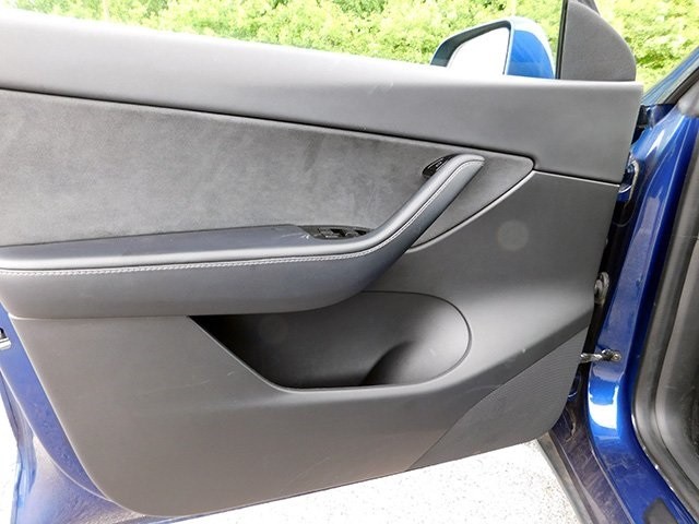 Tesla Model Y Vehicle Image 11