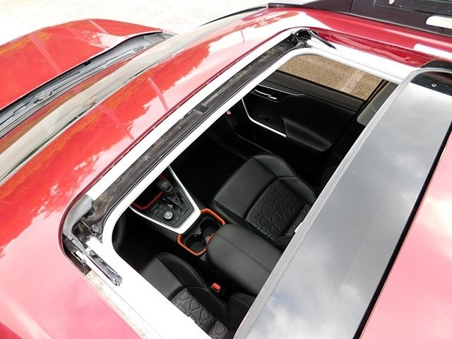 Toyota RAV4 Vehicle Image 10