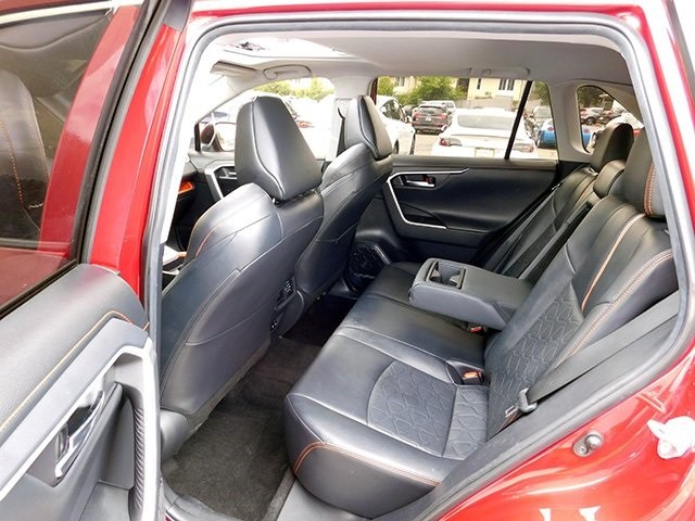 Toyota RAV4 Vehicle Image 12