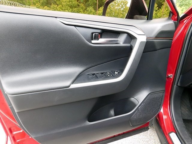 Toyota RAV4 Vehicle Image 15