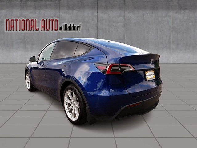 Tesla Model Y Vehicle Image 04