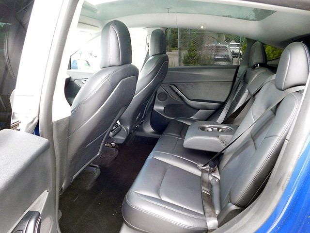 Tesla Model Y Vehicle Image 09