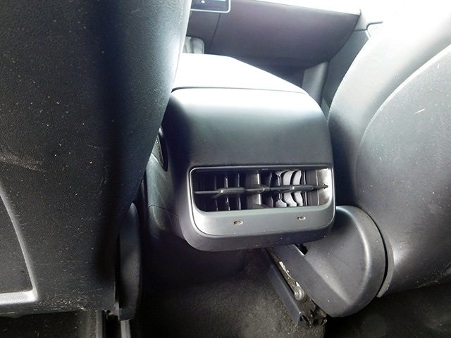Tesla Model Y Vehicle Image 10