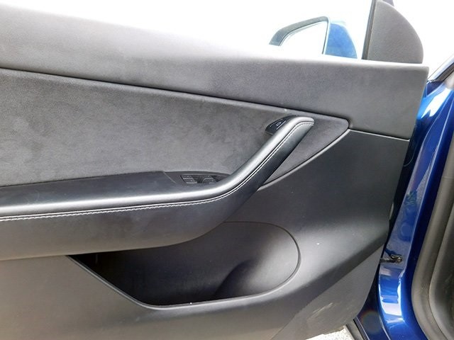 Tesla Model Y Vehicle Image 12