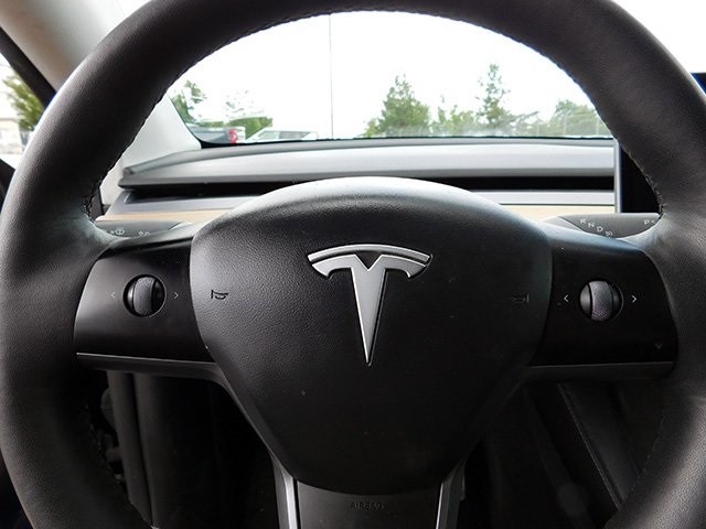 Tesla Model Y Vehicle Image 18