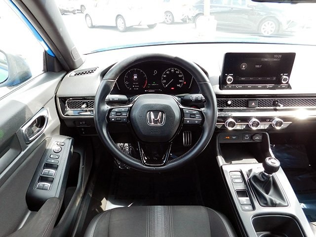 Honda Civic Hatchback Vehicle Image 11