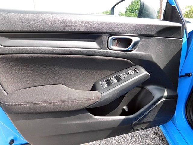 Honda Civic Hatchback Vehicle Image 12