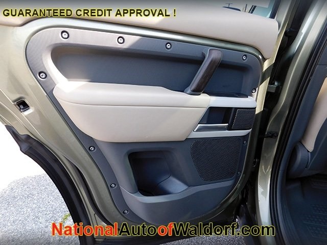 Land Rover Defender Vehicle Image 11