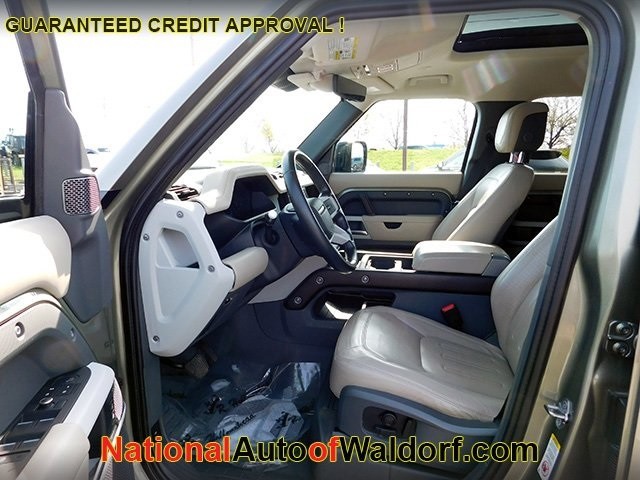 Land Rover Defender Vehicle Image 17