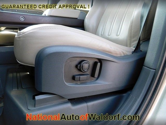 Land Rover Defender Vehicle Image 18