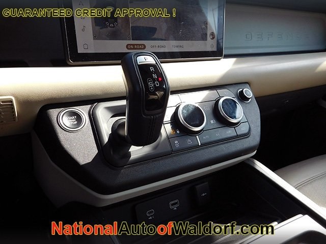 Land Rover Defender Vehicle Image 22