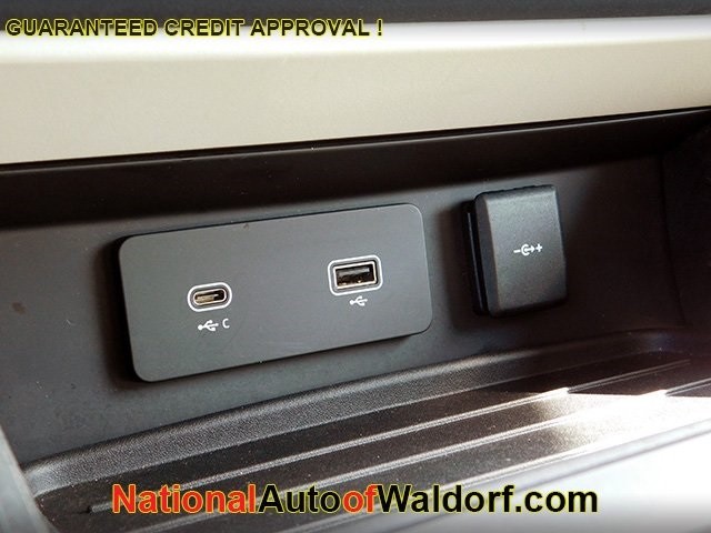 Land Rover Defender Vehicle Image 23