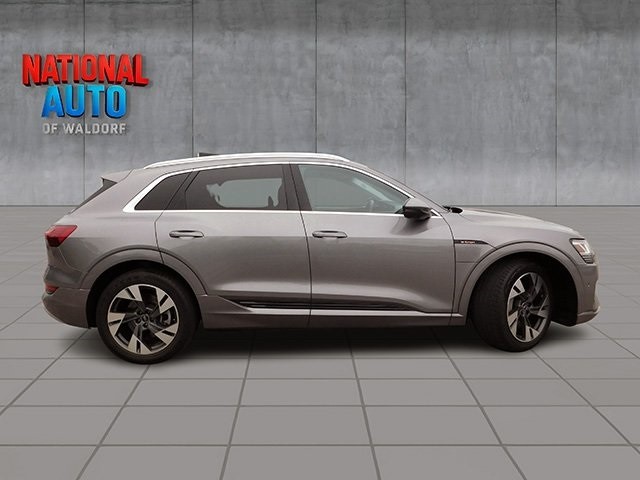 Audi e-tron Vehicle Image 04