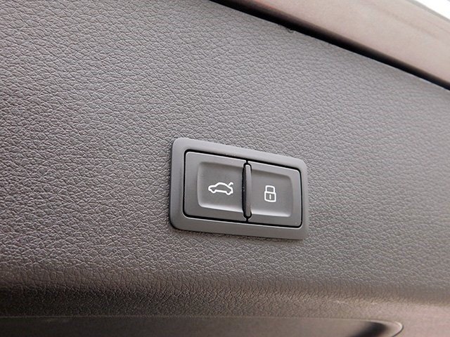 Audi e-tron Vehicle Image 10