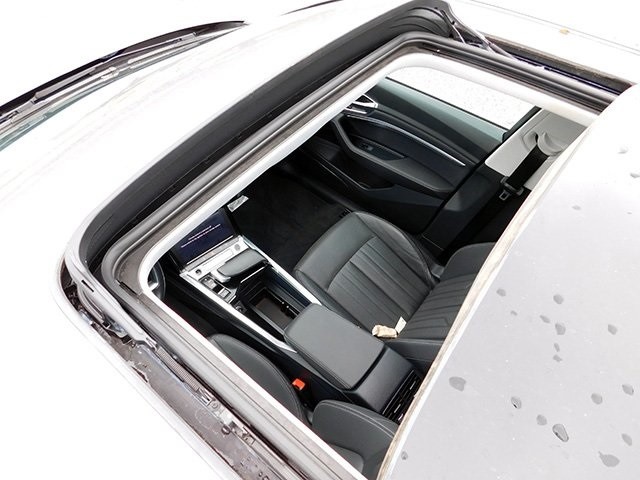Audi e-tron Vehicle Image 11