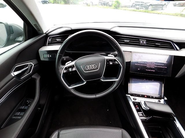 Audi e-tron Vehicle Image 15