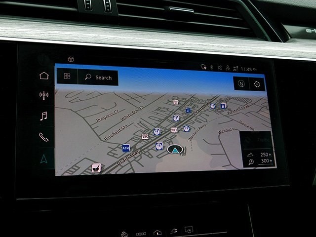 Audi e-tron Vehicle Image 21