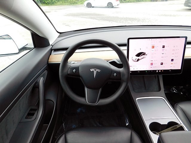 Tesla Model 3 Vehicle Image 10