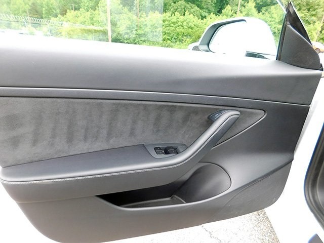 Tesla Model 3 Vehicle Image 11
