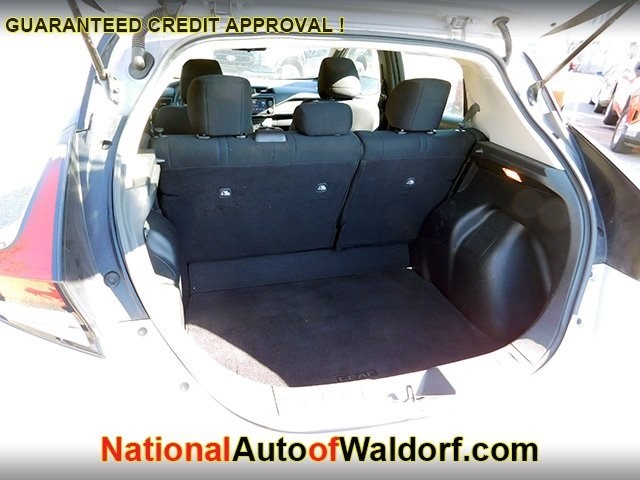 Nissan Leaf Vehicle Image 09