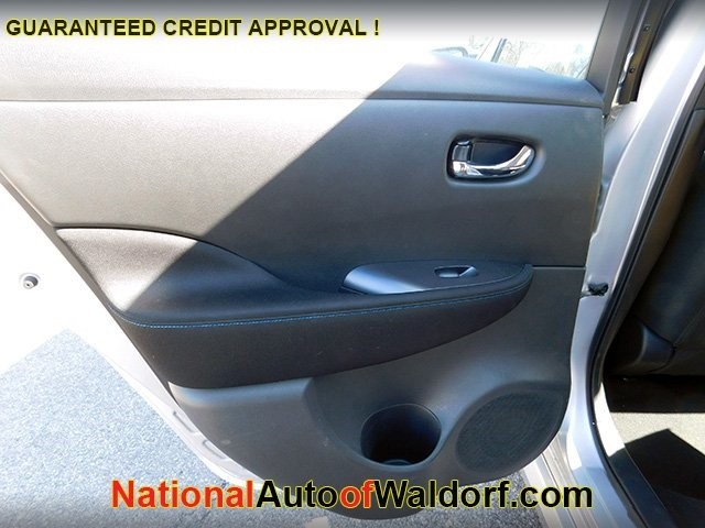 Nissan Leaf Vehicle Image 11