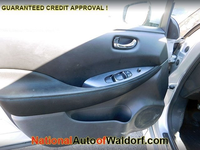 Nissan Leaf Vehicle Image 14