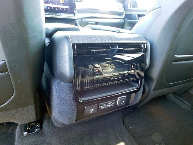 Jeep Wagoneer L Vehicle Image 13