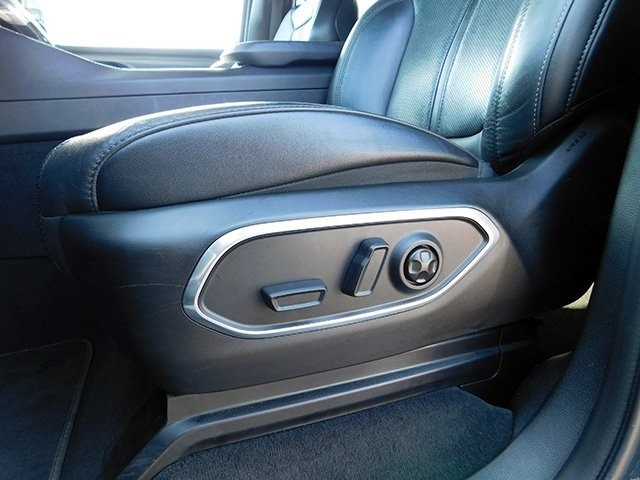 Jeep Wagoneer L Vehicle Image 18