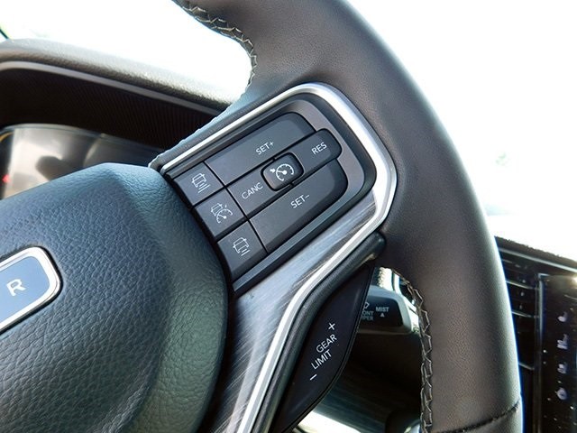 Jeep Wagoneer L Vehicle Image 23