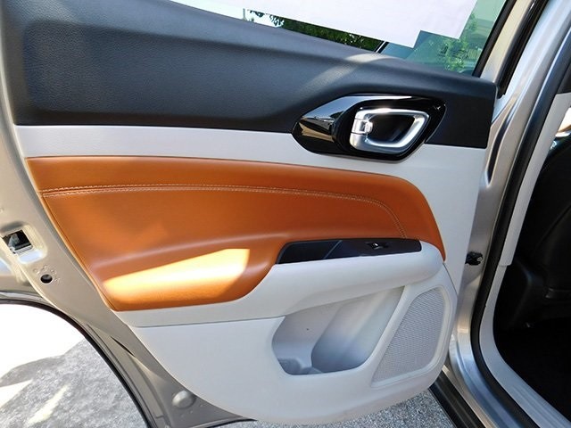 Jeep Compass Vehicle Image 10