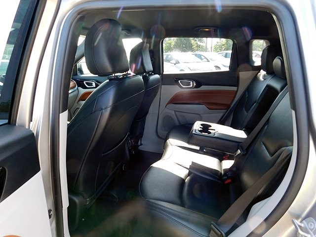 Jeep Compass Vehicle Image 11