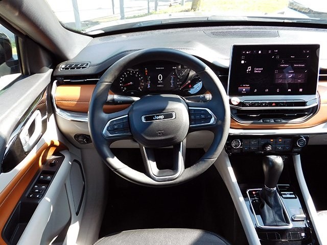 Jeep Compass Vehicle Image 13