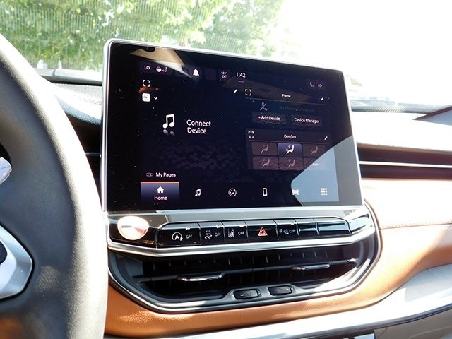 Jeep Compass Vehicle Image 16