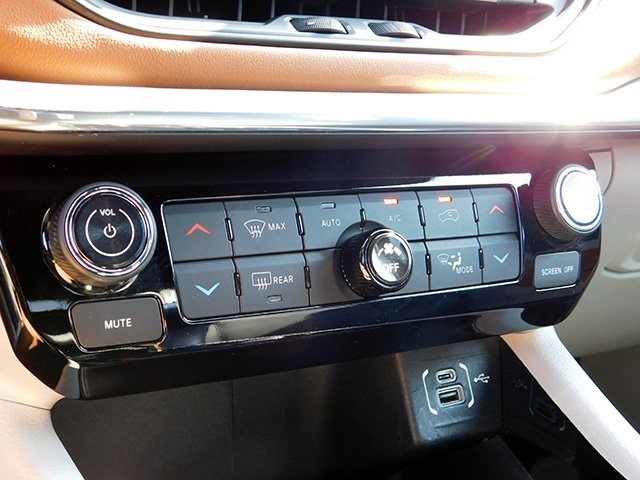 Jeep Compass Vehicle Image 18
