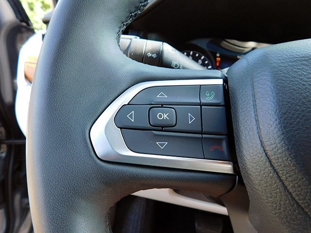 Jeep Compass Vehicle Image 21